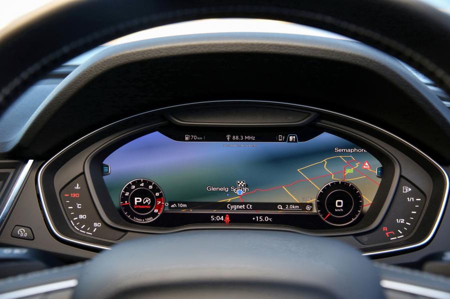 Панель приборов Audi SQ5 3.0 TFSI 2017 года  (AU) (фото 27 из 40)